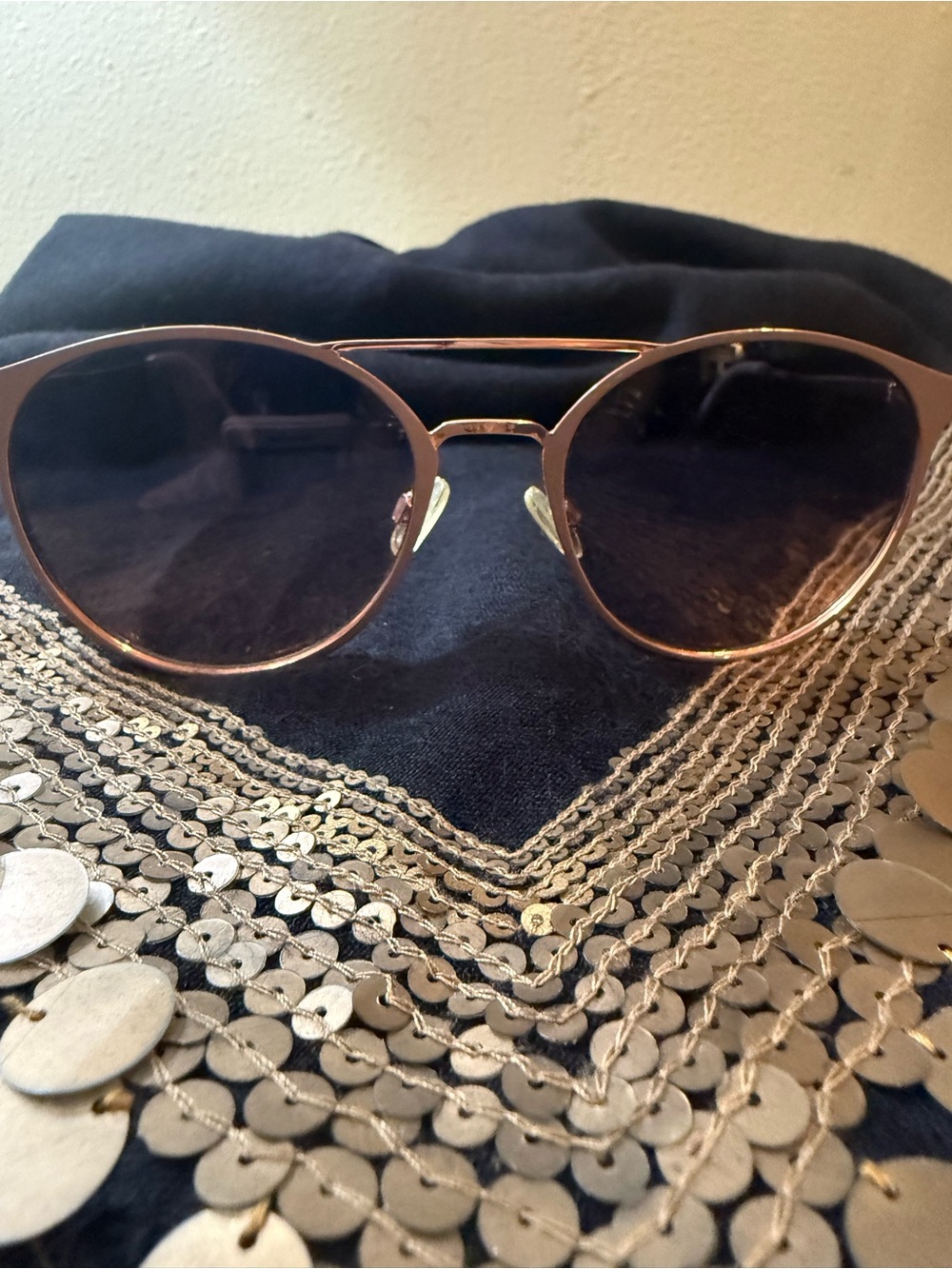 Women's Round Metal Frame Sunglasses in Rose Gold